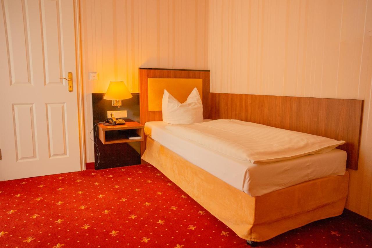 Alte Landratsvilla Hotel Bender Westerburg  Kültér fotó