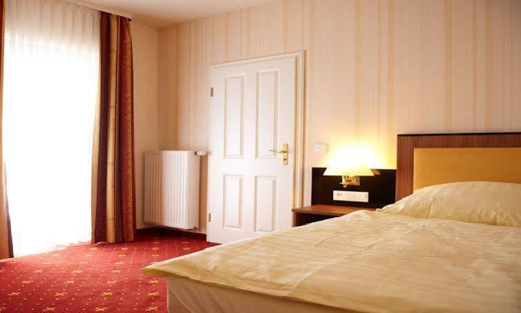 Alte Landratsvilla Hotel Bender Westerburg  Kültér fotó